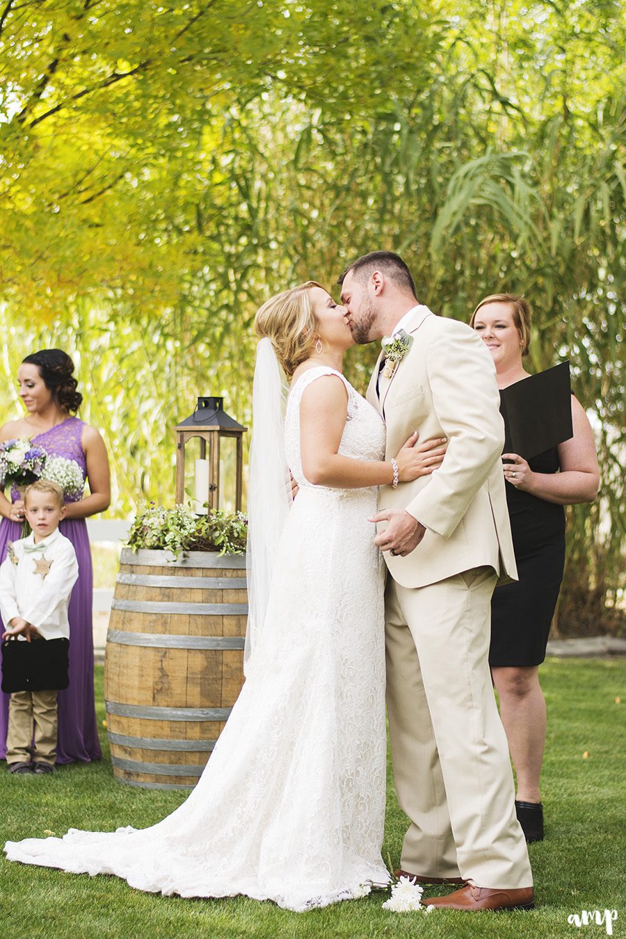 autumn wedding ceremony  |  Palisade Wedding by amanda.matilda.photography