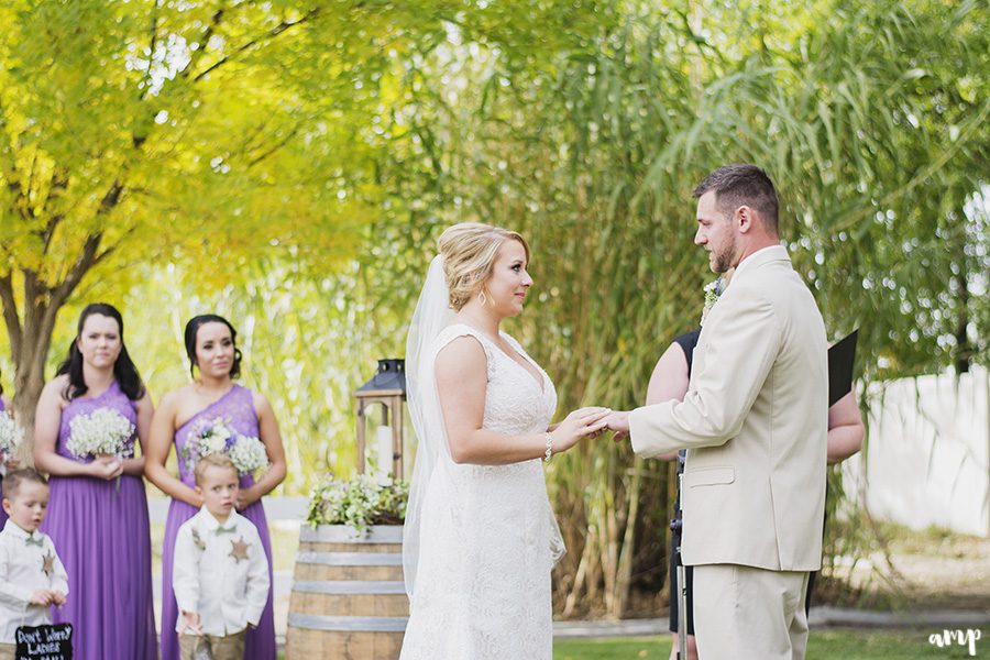 autumn wedding ceremony  |  Palisade Wedding by amanda.matilda.photography