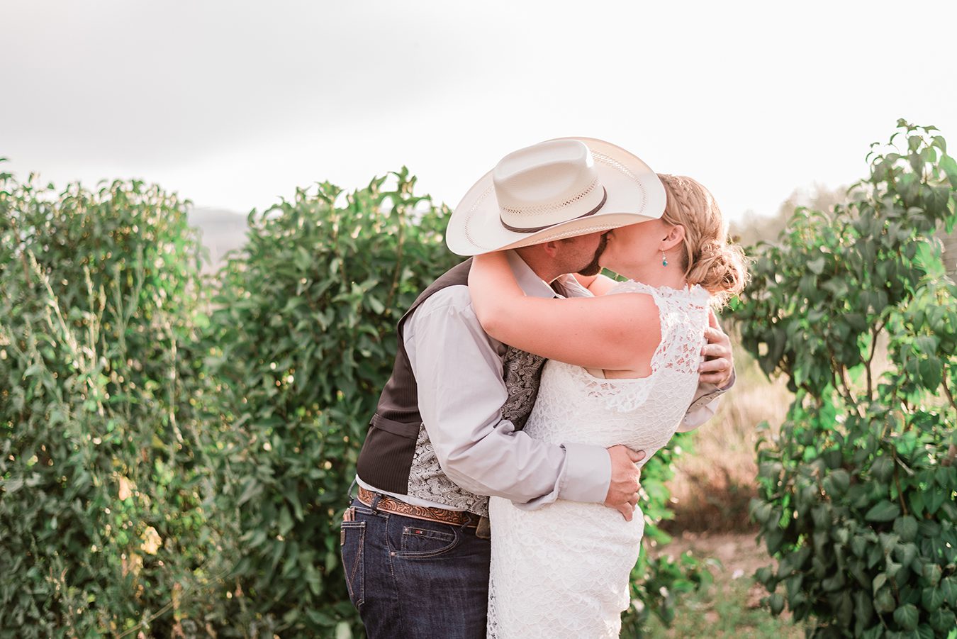 Emily & Victor's backyard wedding in Rifle | amanda.matilda.photography
